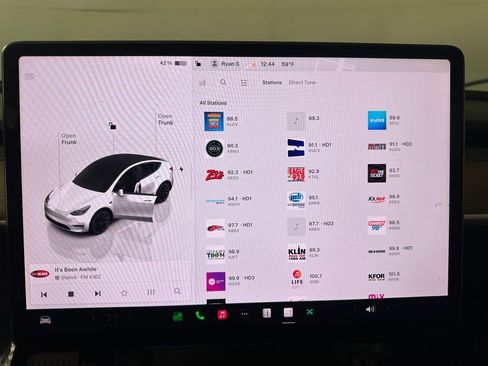 Used 2023 Tesla Model Y Long Range AWD/4WD image 28