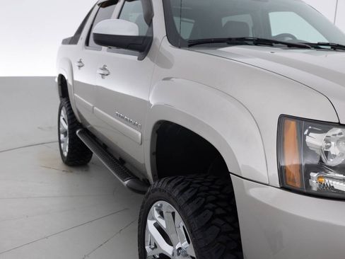 Used 2007 Chevrolet Avalanche LT w/ LT Preferred Equipment Group AWD/4WD image 11