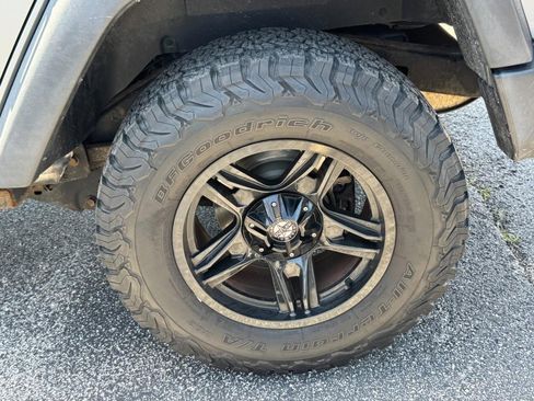 Used 2017 Jeep Wrangler Unlimited Sport w/ Connectivity Group AWD/4WD image 9