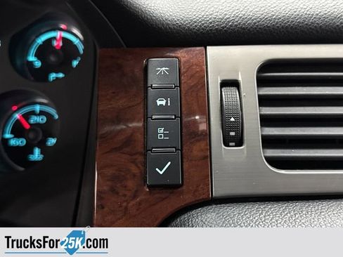 Used 2013 Chevrolet Suburban LTZ image 25