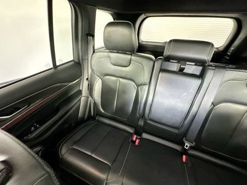 Used 2022 Jeep Grand Cherokee Overland AWD/4WD image 12