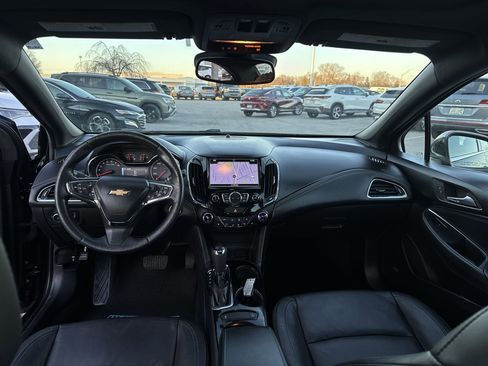 Used 2018 Chevrolet Cruze Premier image 21