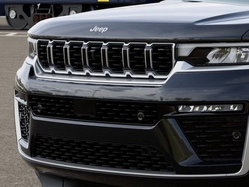 New 2026 Jeep Grand Cherokee Summit image 11