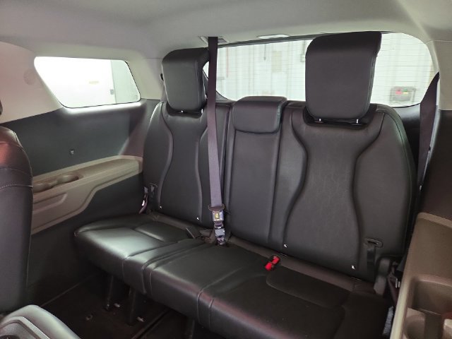 Certified 2025 Kia Carnival FWD image 14