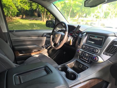 Used 2018 Chevrolet Tahoe LS w/ Enhanced Driver Alert Package RWD image 18