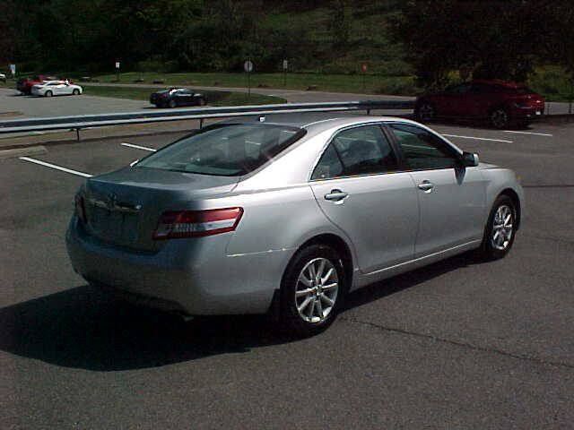 Used 2011 Toyota Camry XLE w/ SE/XLE Extra-Value Pkg FWD image 11