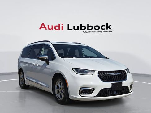 Used 2023 Chrysler Pacifica Limited FWD image 1