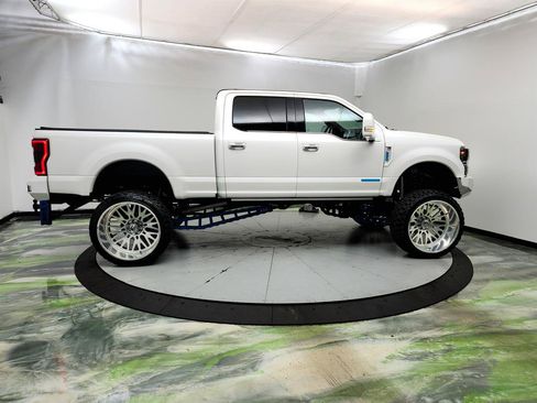 Used 2017 Ford F250 Platinum w/ Platinum Ultimate Package AWD/4WD image 4