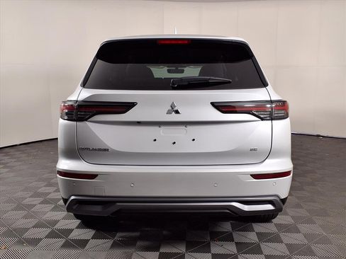 New 2025 Mitsubishi Outlander SE image 6