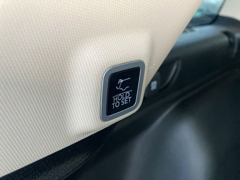 Certified 2022 Jeep Grand Cherokee Limited w/ Luxury Tech Group II image 25