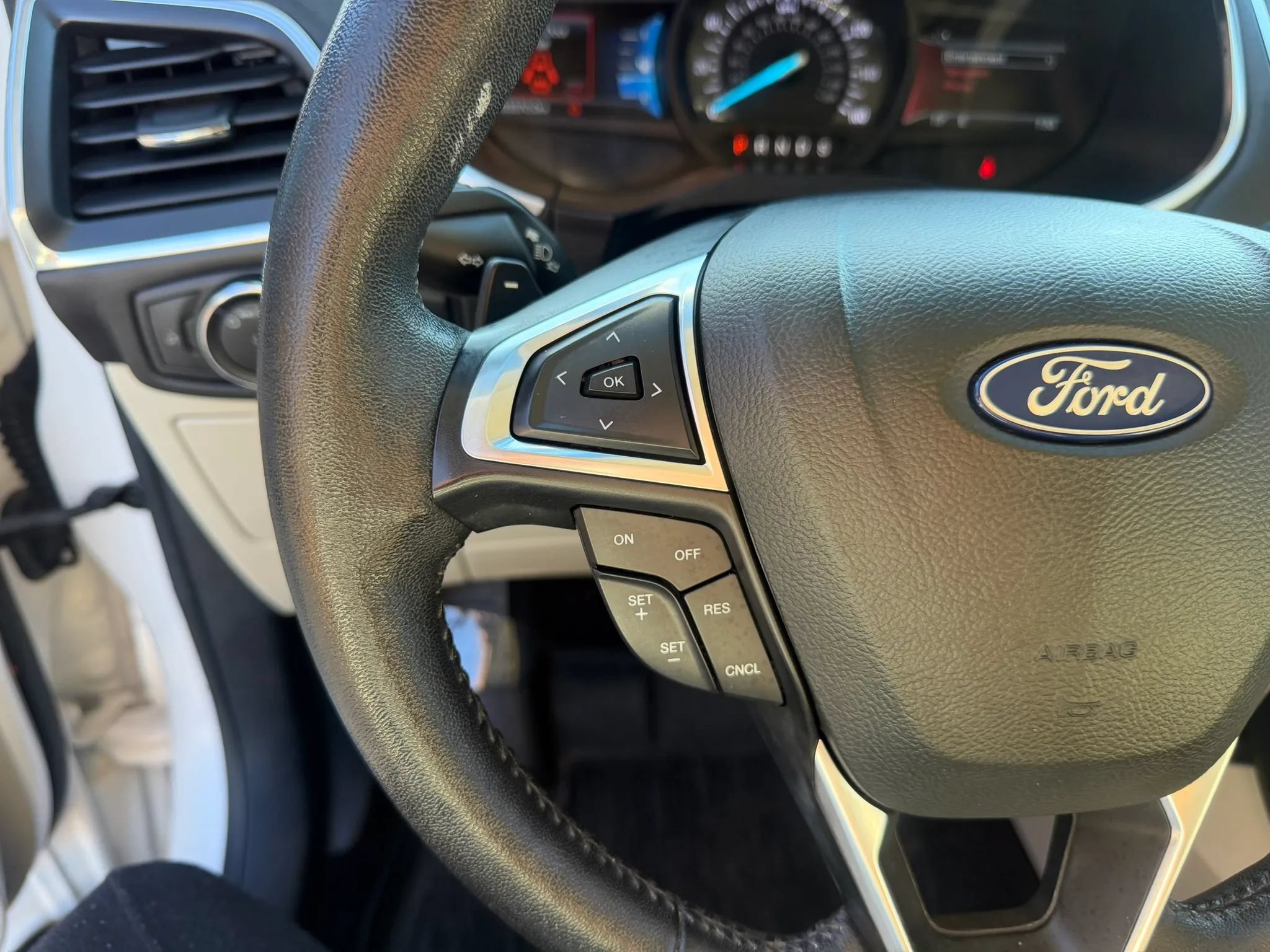 Used 2018 Ford Edge Titanium w/ Equipment Group 301A FWD image 18