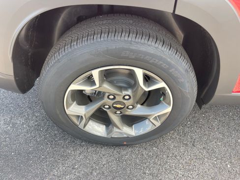 New 2026 Chevrolet Trax LT w/ Sunroof Package FWD image 20