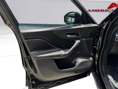 Used 2019 Jaguar F-PACE SVR image 20