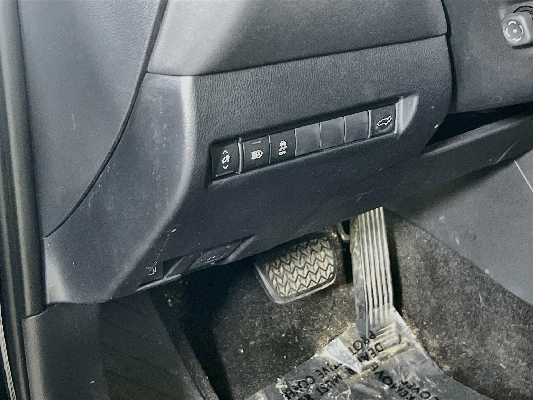 Used 2021 Toyota Venza LE AWD/4WD image 10
