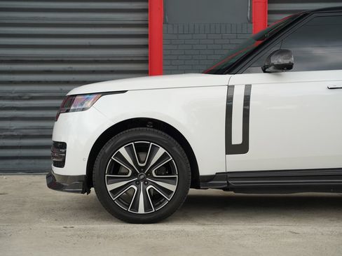 Used 2025 Land Rover Range Rover SE AWD/4WD image 5