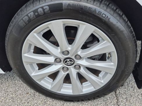 Used 2018 Toyota Camry LE FWD image 20