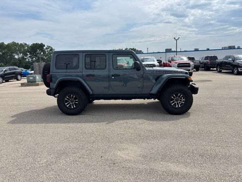 Used 2025 Jeep Wrangler Unlimited Rubicon AWD/4WD image 6