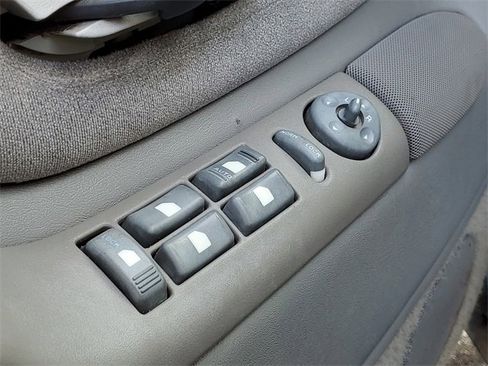 Used 1997 Chevrolet Suburban 4WD w/ Preferred Equipment Group 2 image 9