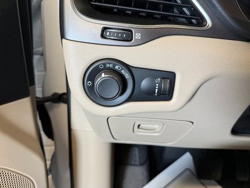 Used 2021 Jeep Cherokee Latitude w/ Mobile Office Group image 19