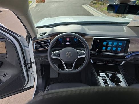 New 2026 Volkswagen Atlas SE image 12