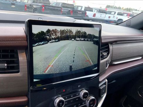 Used 2022 Ford Expedition Max Limited image 27