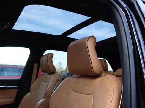 Used 2025 Jeep Grand Cherokee Summit w/ Obsidian Package image 28