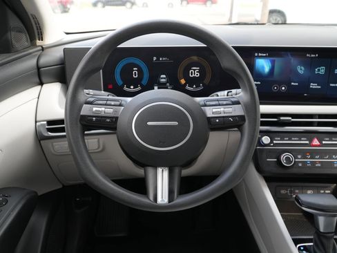 Used 2025 Hyundai Tucson SE image 20