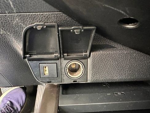 Used 2023 Toyota Camry SE w/ Cold Weather Package FWD image 37