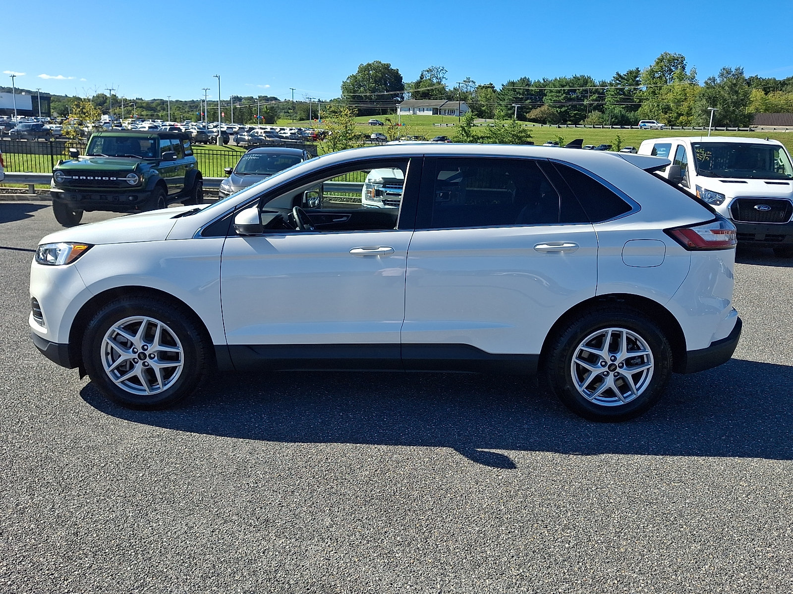 Certified 2024 Ford Edge SEL w/ Convenience Package AWD/4WD image 9