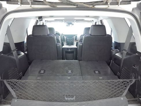 Used 2018 Cadillac Escalade Luxury AWD/4WD image 17