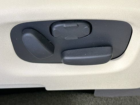 Used 2016 Lincoln MKS AWD image 22