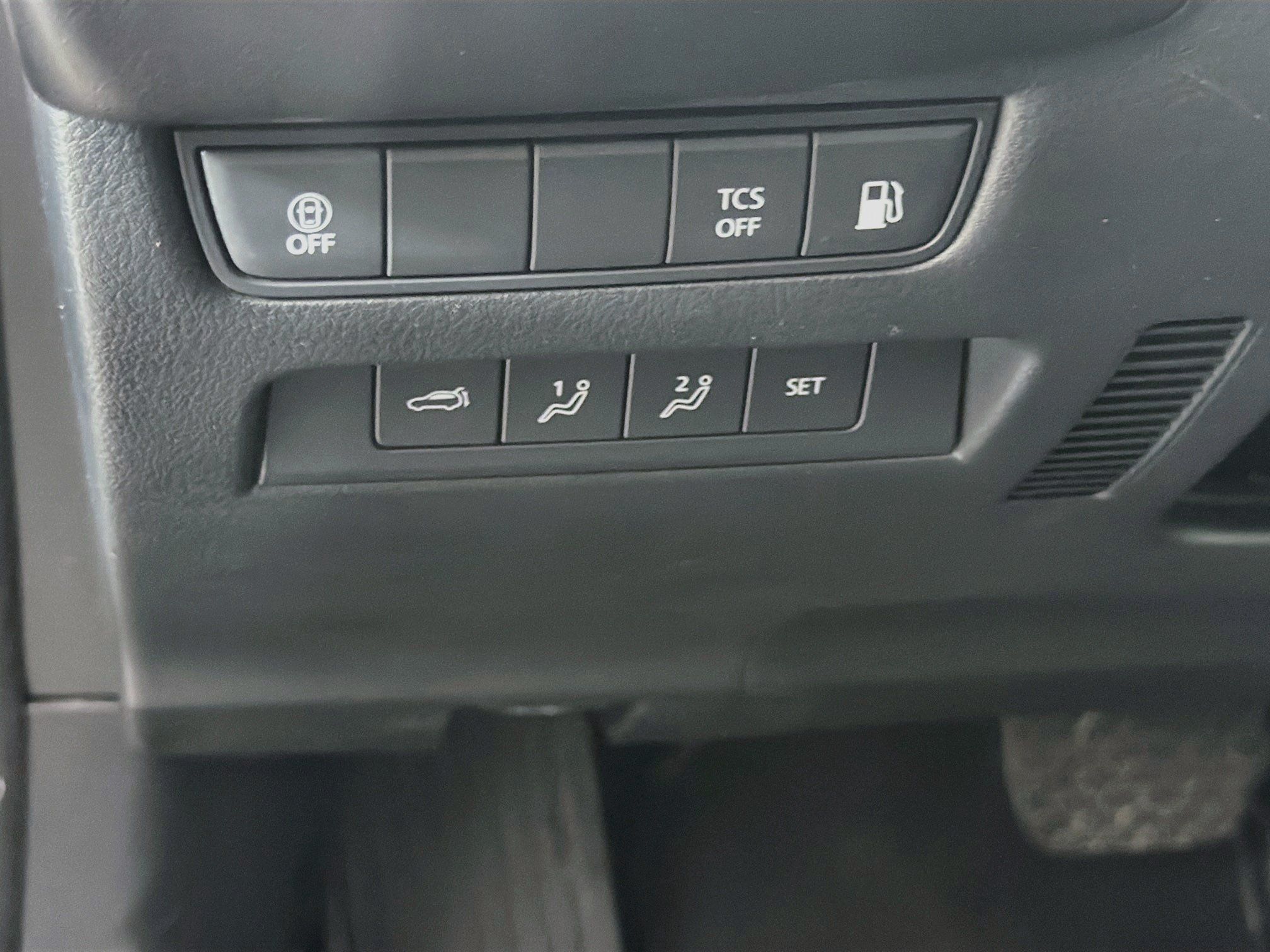 Used 2025 MAZDA CX-50 AWD 2.5 Hybrid w/ Premium Pkg image 16