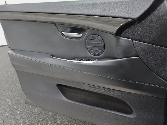 Used 2017 BMW 550i Gran Turismo xDrive AWD/4WD image 26