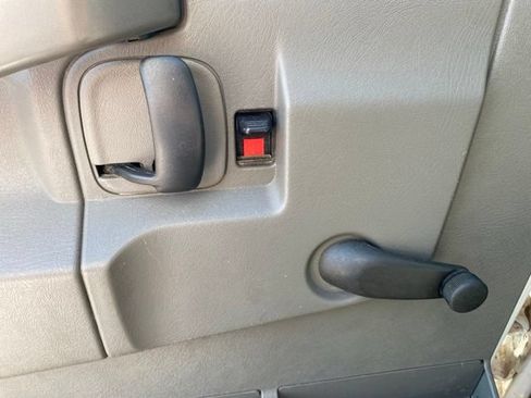 Used 2019 Chevrolet Express 3500 Extended RWD image 15