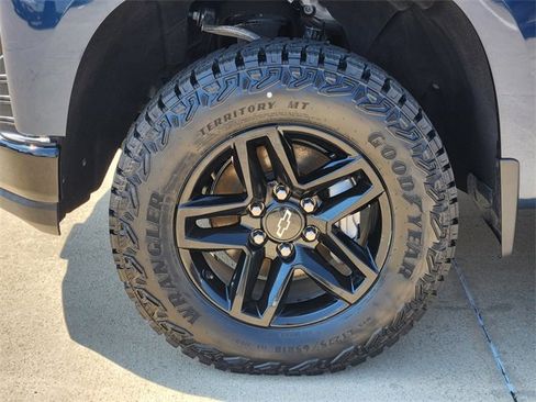Used 2020 Chevrolet Silverado 1500 LT Trail Boss AWD/4WD image 17
