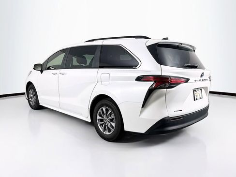 Used 2022 Toyota Sienna XLE image 7