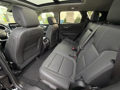 Used 2025 Chevrolet Blazer LT w/ Sound & Technology Package FWD image 26