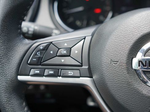 Used 2019 Nissan Rogue SV FWD image 16