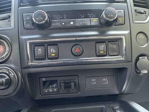 Used 2023 Nissan Titan SV w/ SV Convenience Package image 31