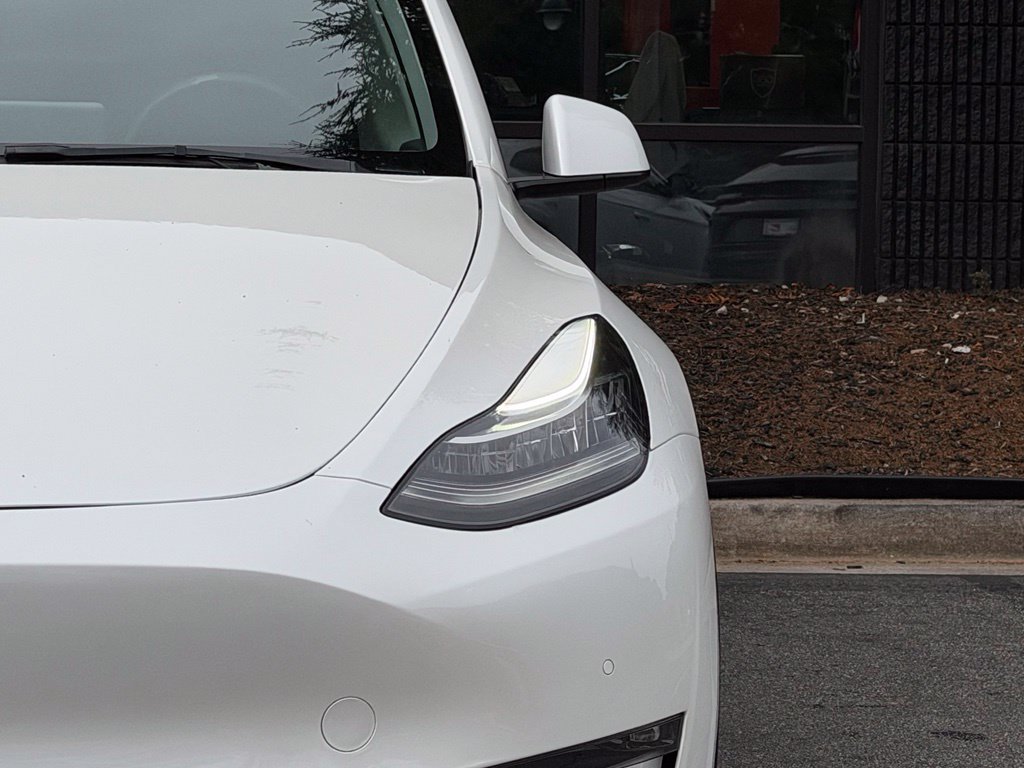 Used 2022 Tesla Model Y Long Range AWD/4WD image 5
