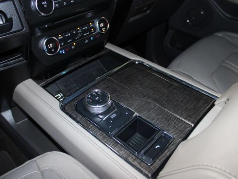 Used 2018 Ford Expedition Limited w/ Driver Assistance Package RWD image 23