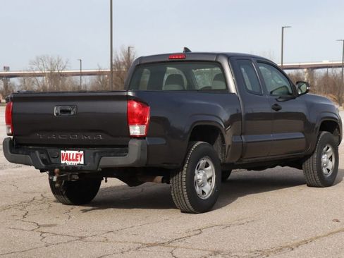 Used 2017 Toyota Tacoma 4x4 Access Cab image 8