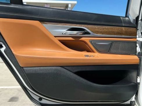 Used 2018 BMW 740i image 16
