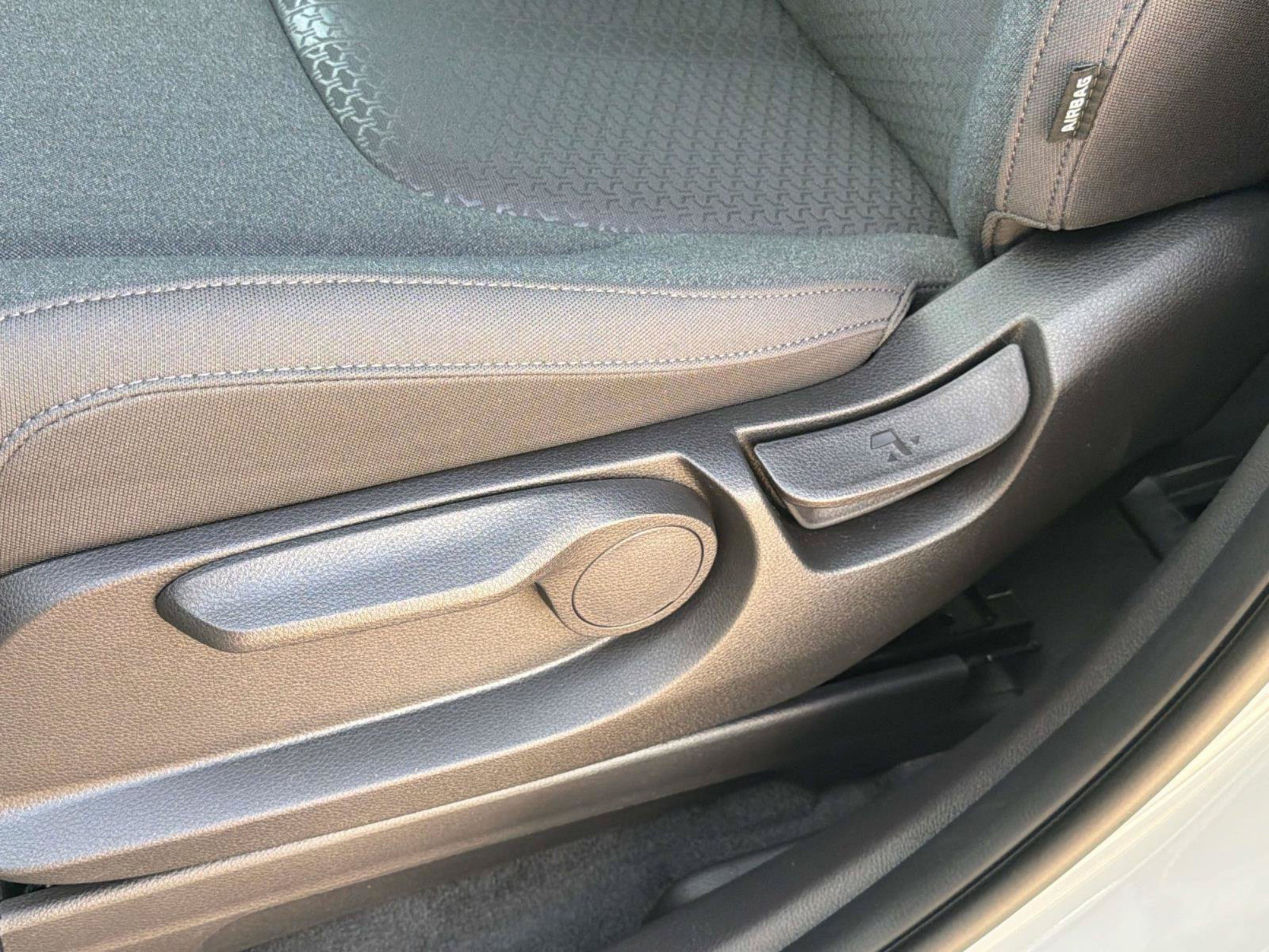 New 2027 Kia Carnival LX FWD image 21