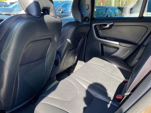 Used 2015 Volvo V60 T5 Cross Country image 20