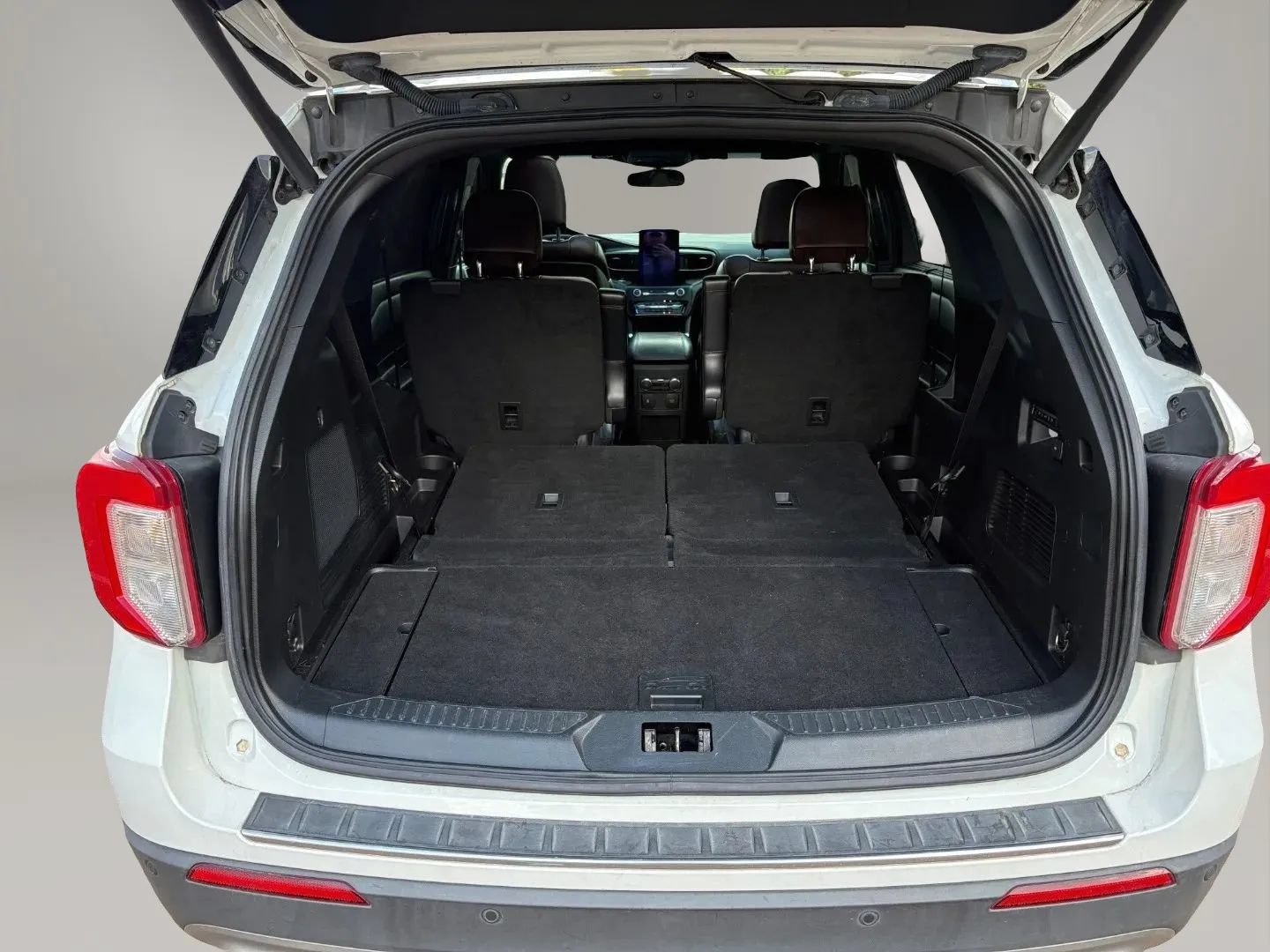 Used 2020 Ford Explorer Platinum w/ Premium Technology Package AWD/4WD image 20