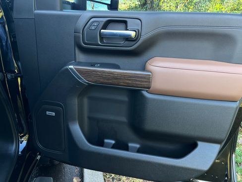 Used 2023 Chevrolet Silverado 2500 High Country w/ Z71 Off-Road Package AWD/4WD image 42