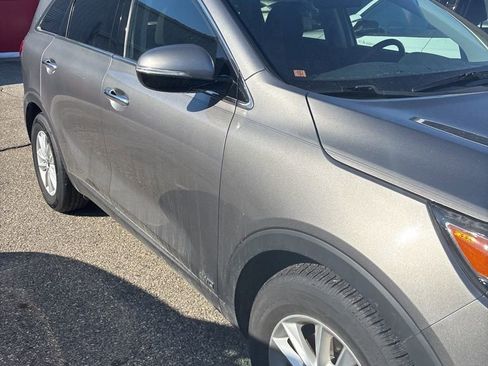 Used 2019 Kia Sorento LX image 3