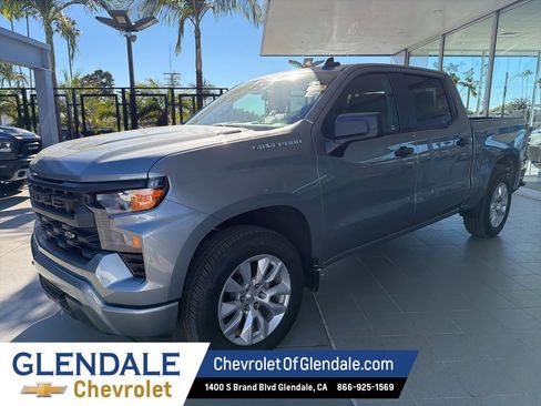 Used 2025 Chevrolet Silverado 1500 Custom image 3