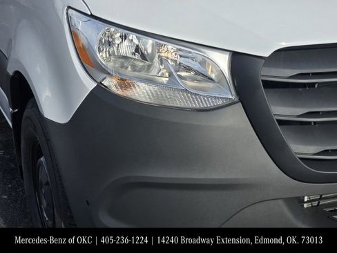 Used 2025 Mercedes-Benz Sprinter 2500 image 6